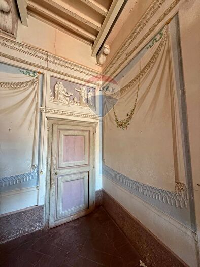 Appartamento con 6 locali in vendita in Via del Castello, San Gimignano