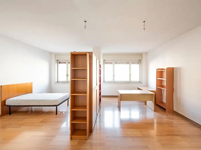 Appartamento con 5 locali in affitto in Viale Gran Sasso, Milano