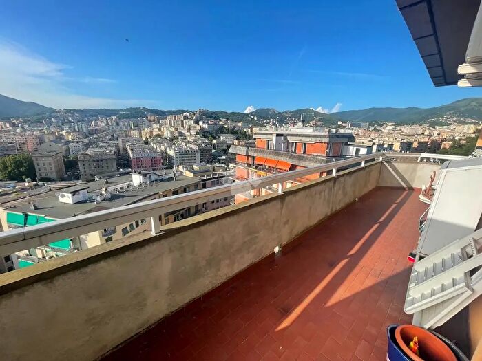 Appartamento quadrilocale in vendita in Via Fasce, Genova