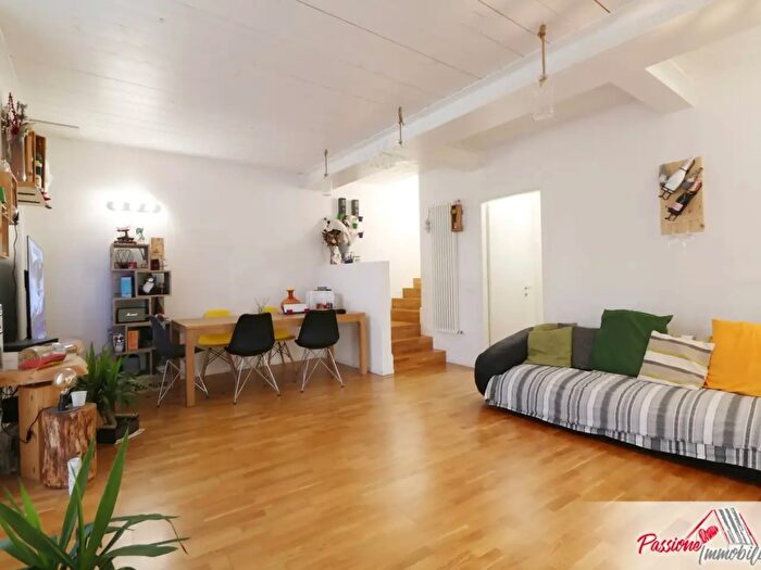 Appartamento trilocale in vendita in Via Santa Eurosia, Verona