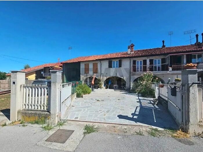 Casa con 5 locali in vendita in Via Prato Salice, Pianfei