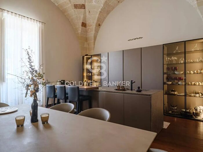 Appartamento con 7 locali in vendita in Piazza Sant'Antonio, Castrignano De' Greci