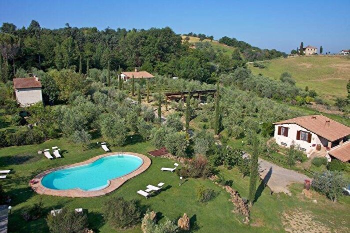 Casa con 6 locali in vendita in Centro, Cinigiano