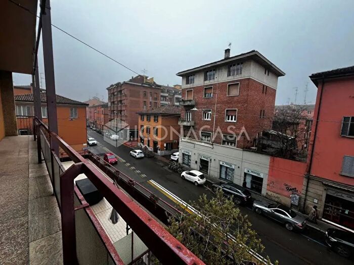 Appartamento con 5 locali in vendita in Via Andrea Costa, Bologna