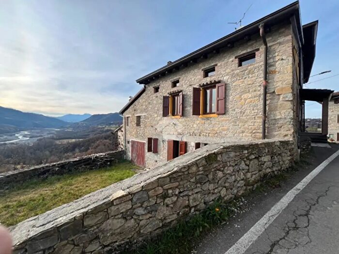 Casa trilocale in vendita in Str Cedogno, Neviano Degli Arduini