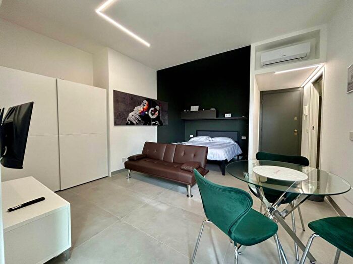 Appartamento monolocale in affitto in Via Valparaiso, Solari, Milano