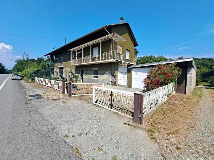 Casa con 8 locali in vendita in Via Martiri della Liberta', Salussola