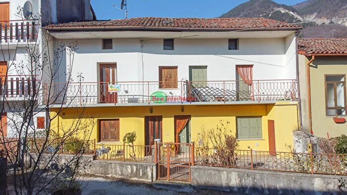 Casa con 7 locali in vendita in Via Colvera Maniago, Maniago