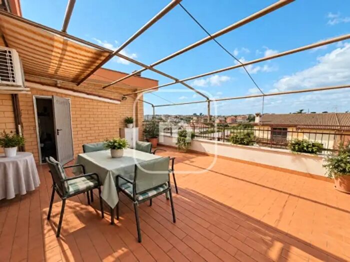 Appartamento quadrilocale in vendita in Via Tricase, Roma