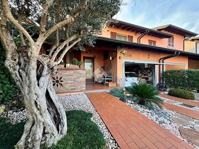 Casa quadrilocale in vendita in Via degli Artigiani, Capralba