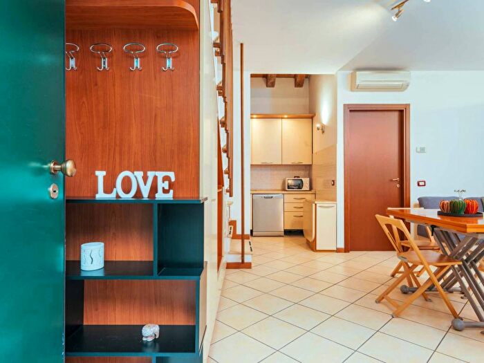 Appartamento bilocale in affitto in Via Coluccio Salutati, Vercelli Wagner, Milano