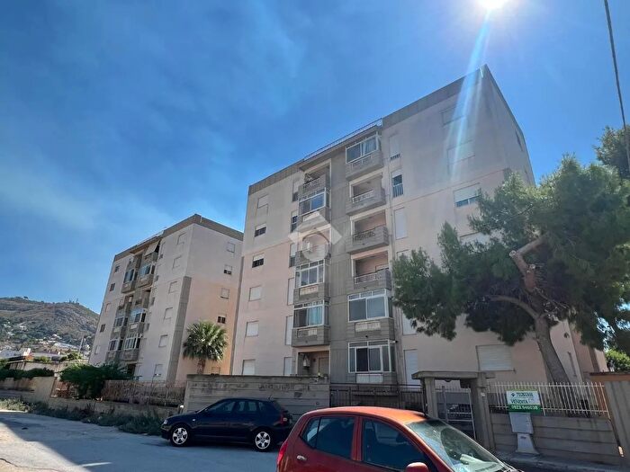 Appartamento quadrilocale in vendita in Via S Bernardino, Trapani