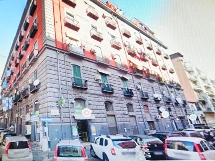 Appartamento con 6 locali in vendita in Napoli