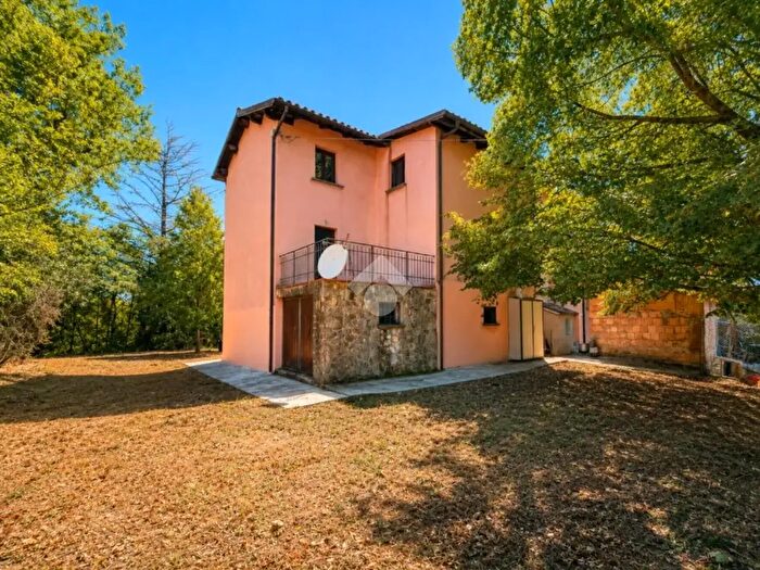 Casa con 9 locali in vendita in Frazione Morano Osteria, Gualdo Tadino