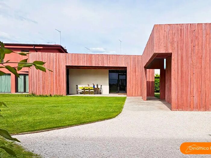 Casa con 6 locali in vendita in Via Bosco di Camino, Oderzo