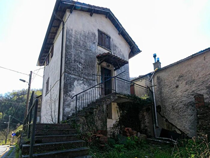 Casa con 5 locali in vendita in Via San Martino, Ceranesi