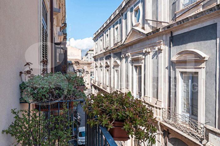 Appartamento con 10 locali in vendita in Via Barone della Bicocca, Catania