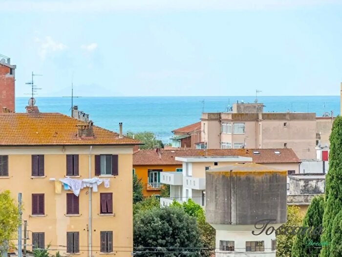 Appartamento con 5 locali in vendita in Palmiro Togliatti, Follonica