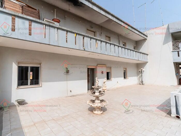 Appartamento con 7 locali in vendita in Siracusa