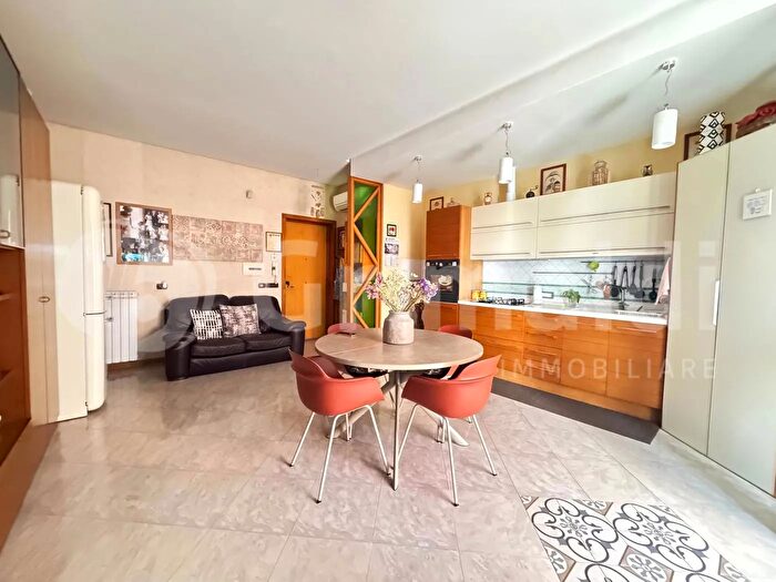 Appartamento trilocale in vendita in Caio Asinio Pollione, Napoli