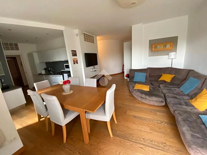 Appartamento trilocale in affitto in Via Angelo Fumagalli, Milano