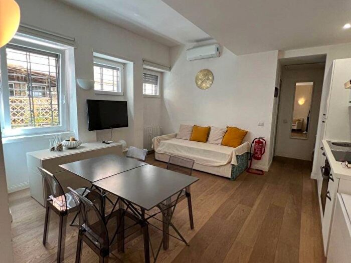 Appartamento bilocale in affitto in Piazza Mohandas Karamchand Gandhi, Eur, Roma