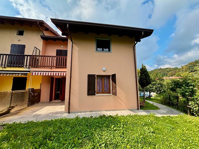 Casa con 5 locali in vendita in Castelnovo Del Friuli