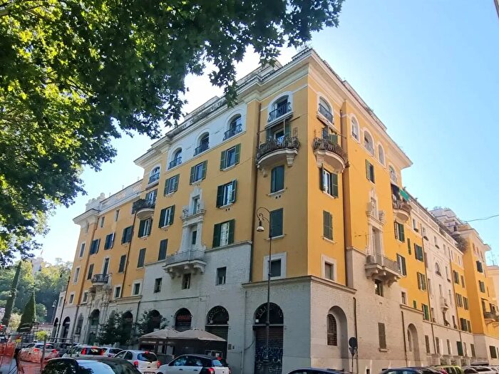 Appartamento con 20 locali in vendita in Piazza dell'Emporio, Roma