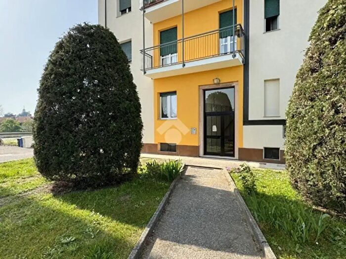 Appartamento bilocale in affitto in Via Lecco, Gessate