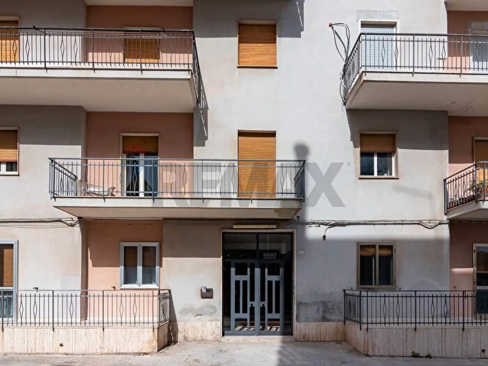 Appartamento con 5 locali in affitto in Via Santa Panagia, Siracusa