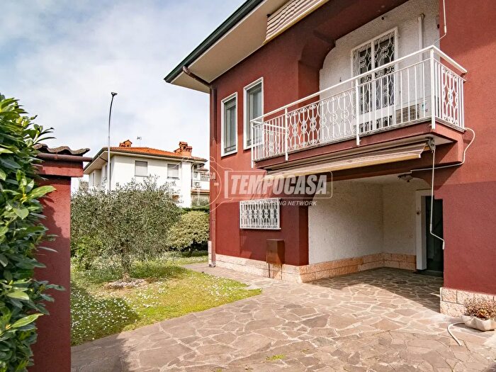 Casa quadrilocale in vendita in Via Genova, Cassano DAdda