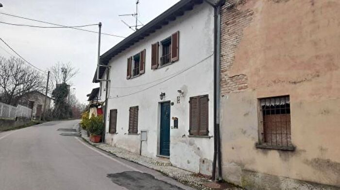 Casa trilocale in vendita in Via Battisti SNC, Montebello Della Battaglia