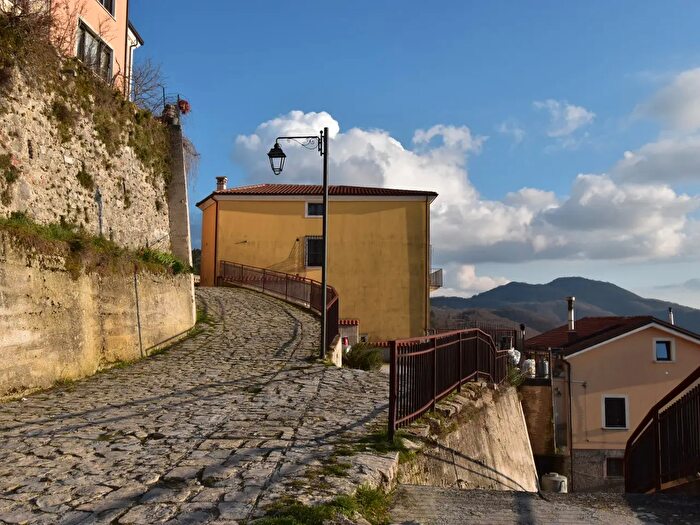 Appartamento trilocale in vendita in Via Santa Maria delle Grazie, Montesano Sulla Marcellana
