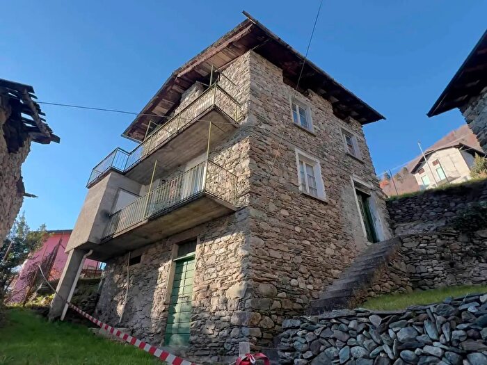 Casa con 6 locali in vendita in Via Trento, Buglio In Monte