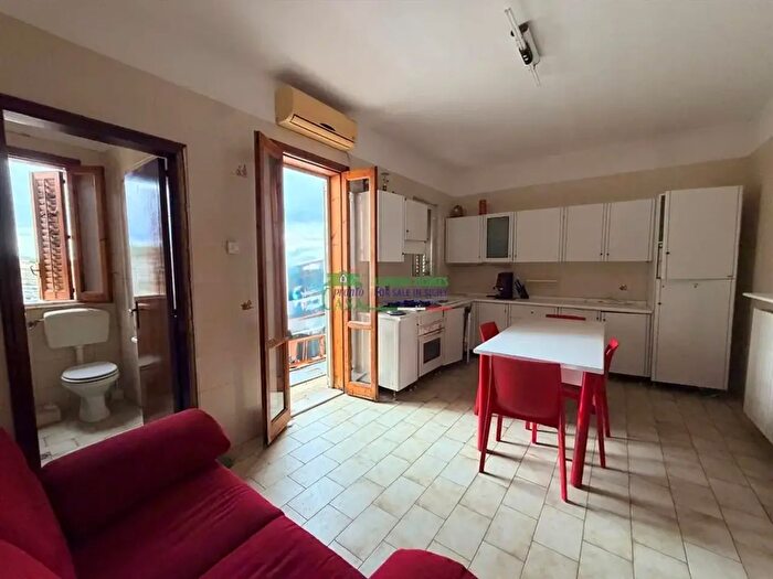 Appartamento quadrilocale in vendita in Largo Mentana, Ragusa