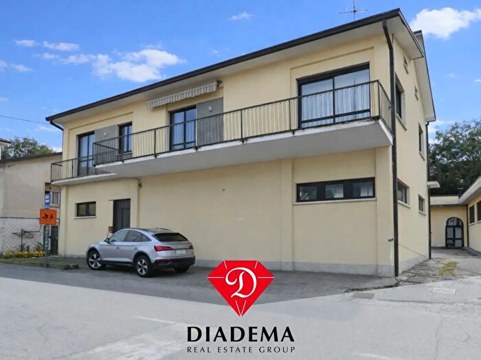 Casa con 6 locali in vendita in Via San Gaetano, Besnate