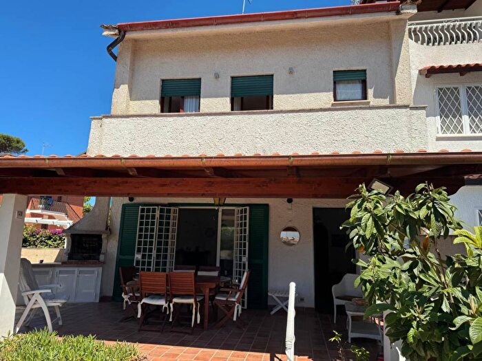 Casa con 6 locali in affitto in San Felice Circeo, Centro