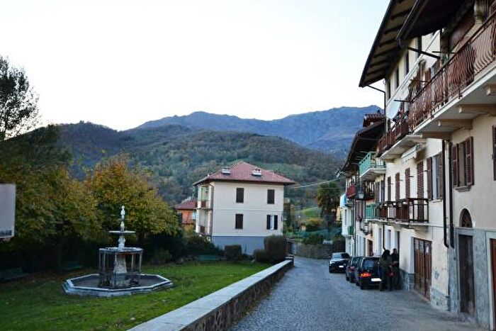 Casa con 6 locali in vendita in Via Giovanni Antonio Ambrosetti, Sordevolo