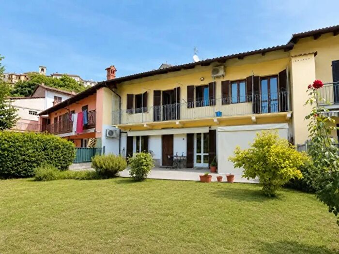 Casa quadrilocale in vendita in Vezza D'Alba