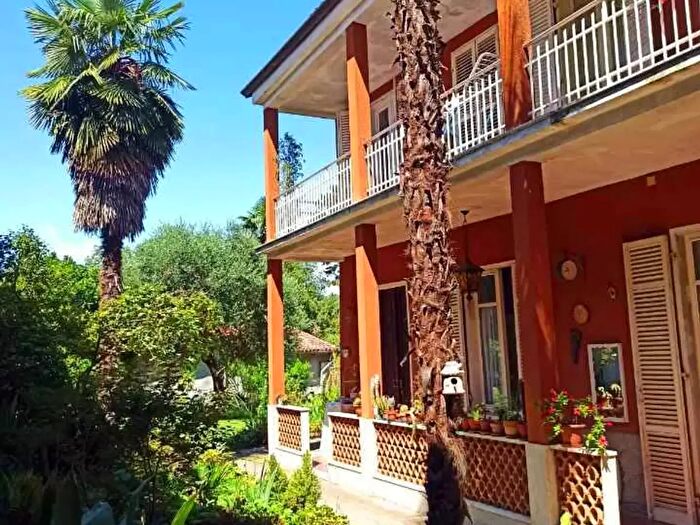 Casa con 10 locali in vendita in Via delle Scuole, Mazze