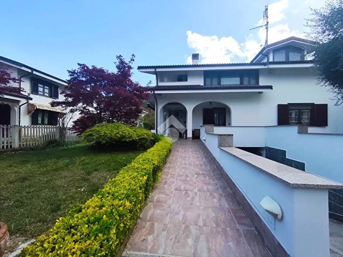 Casa con 7 locali in vendita in Via Chiattera, Avigliana