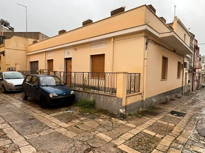 Casa con 6 locali in vendita in Vicolo Taro E Via Manfredonia, Noto