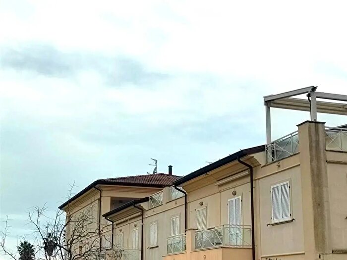 Appartamento trilocale in vendita in Via Gramsci, Montignoso