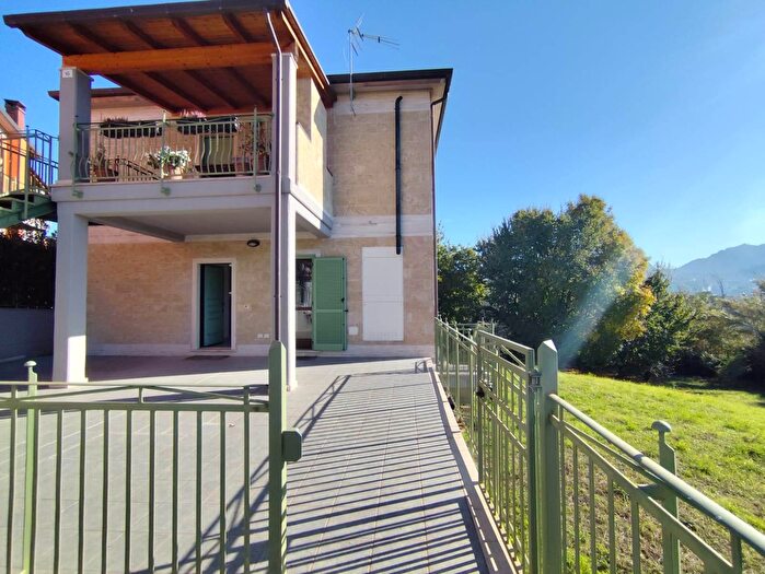 Casa con 6 locali in vendita in Terni