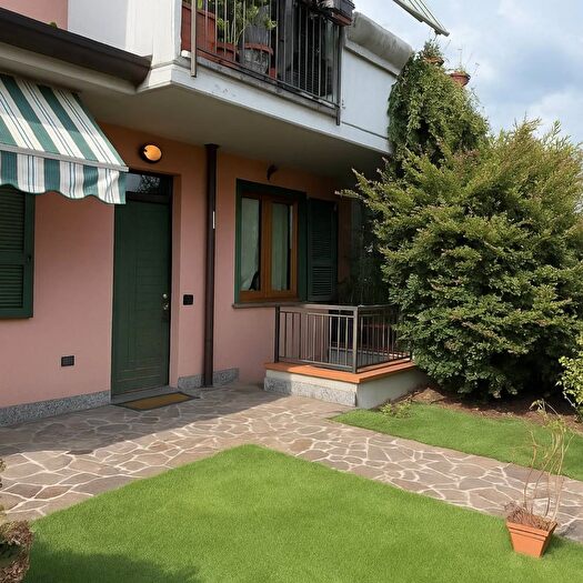 Appartamento trilocale in vendita in Via Trieste, Bonate Sopra