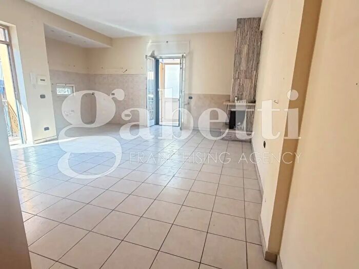 Appartamento trilocale in vendita in Via GFortunato, Orta Di Atella
