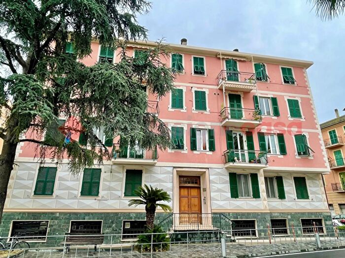 Appartamento quadrilocale in vendita in Via Roma, Laigueglia