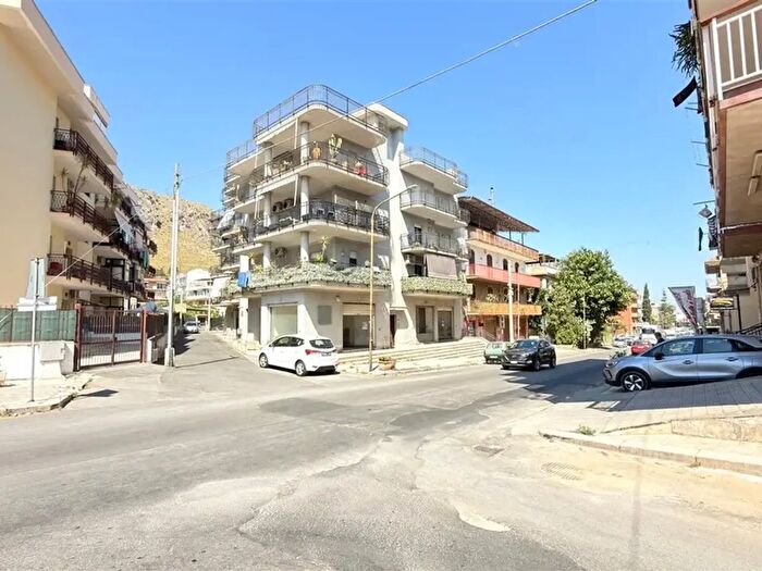 Appartamento trilocale in vendita in Via Nazionale, Misilmeri