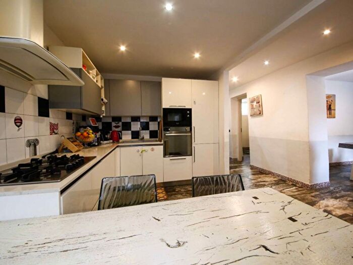 Casa quadrilocale in affitto in Via Regina Nuova, Centro, Carate Urio