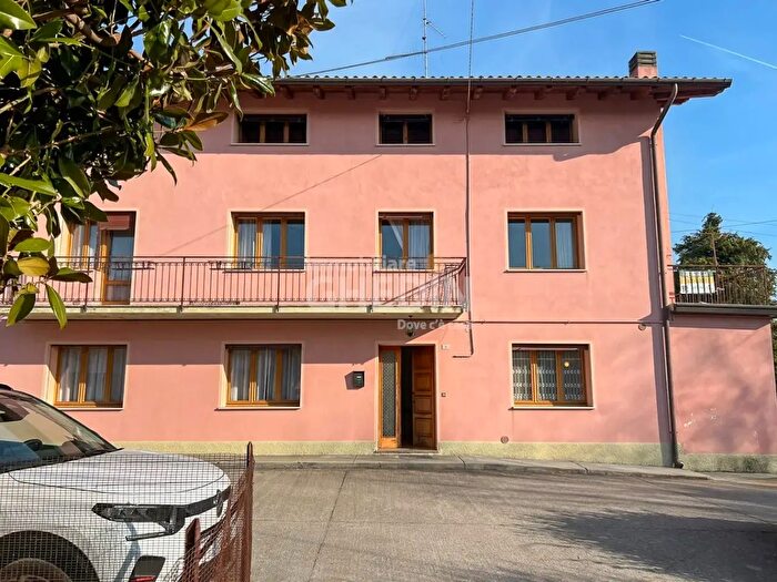 Casa con 11 locali in vendita in Cappella Maggiore